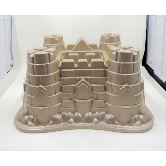 Nordic Ware Castle Bundt Party Cake Pan 10 Cup Heavy Duty Cast Aluminum - Picture 3 of 7